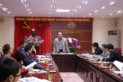 Ông Hà Huy Quang, Phó giám đốc Sở Giao thông Hà Nội phát biểu tại buổi sơ kết công tác điều chuyển luồng tuyến chiều 13/2. 