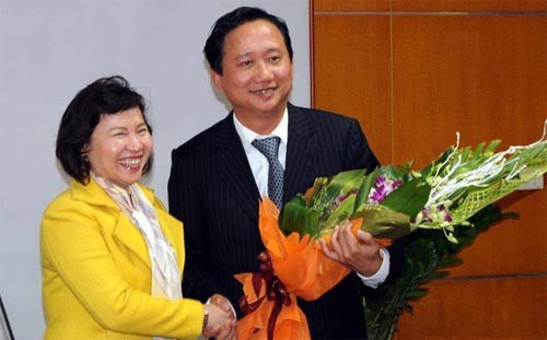 Thứ trưởng Công Thương Hồ Thị Kim Thoa trong một lần trao quyết định bổ nhiệm ông Trịnh Xuân Thanh.
