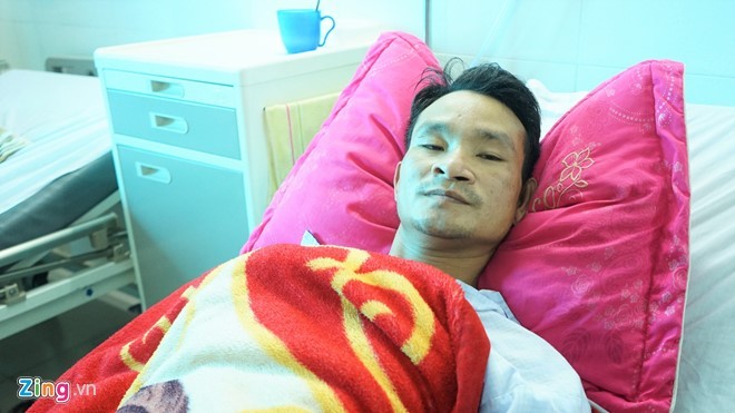Anh Nguyễn Hải Sơn bị đâm trọng trương khi đưa người gặp tai nạn giao thông đi cấp cứu. Ảnh: Chương Như.