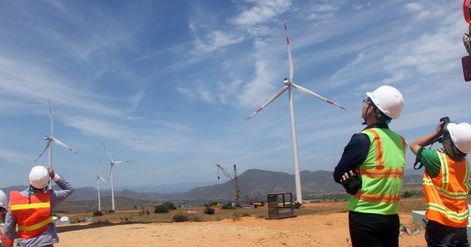 Những cột điện gió Phú Lạc - dự án điện gió mới nhất được đưa vào khai thác thương mại tại Việt Nam.