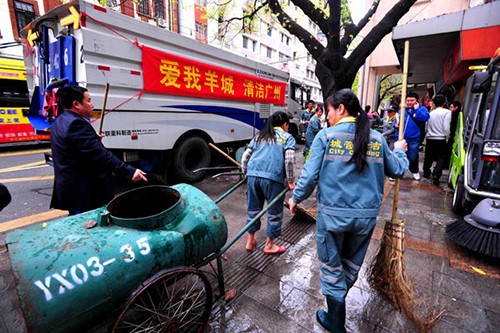Các công nhân vệ sinh ở Trung Quốc. 
