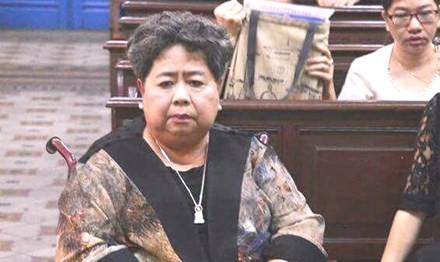 Bà Hứa Thị Phấn trong một lần dự phiên tòa “đại án” VNCB. 