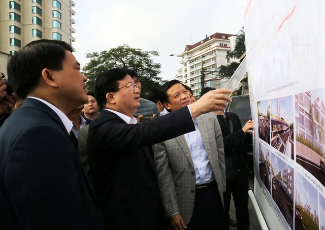 Phó thủ tướng Trịnh Đình Dũng kiểm tra quy hoạch dự án cầu vượt An Dương.
