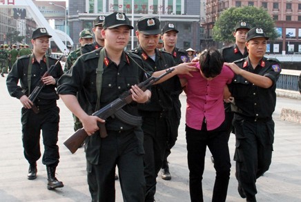 Công an tỉnh Lào Cai tiếp nhận nghi phạm trốn truy nã. 