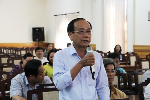 Ông Bạch Chơn Đông thông tin về việc bổ nhiệm công chức ở huyện A Lưới. 