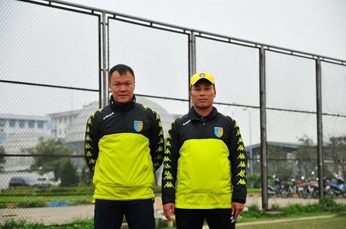 Các HLV Dương Hồng Sơn (trái) và Lê Hồng Minh khi còn cùng làm việc tại CLB Hà Nội T&T.