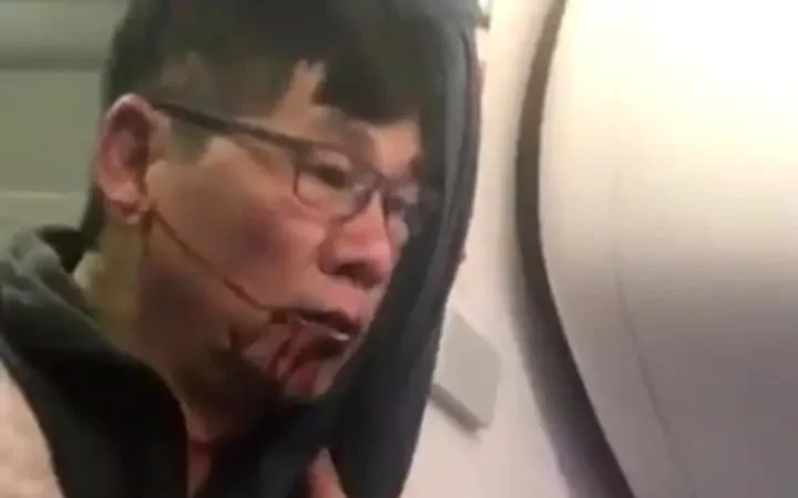 United Airlines tăng mạnh tiền bồi thường khách sau vụ kéo lê David Dao