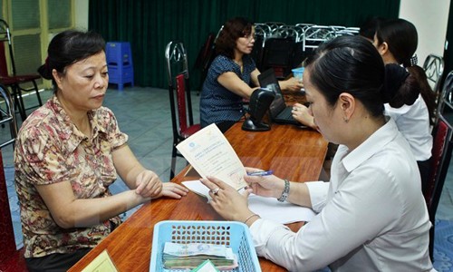 Quỹ bảo hiểm xã hội của Việt Nam hiện đứng trước áp lực lớn, buộc nhà chức trách nghĩ đến chuyện tăng tuổi nghỉ hưu.