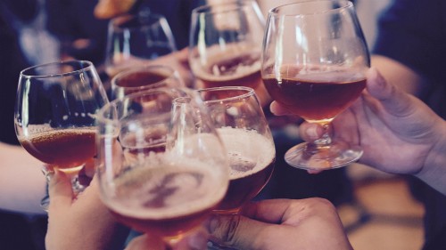 Bộ Y tế đề xuất cấm bán rượu bia ở quán karaoke
