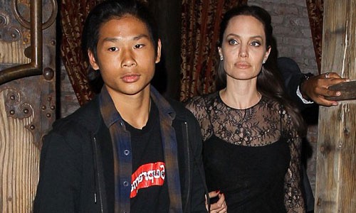 Angelina Jolie và con trai gốc Việt
