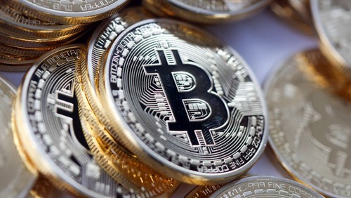 Một Bitcoin hiện có giá 1.942 USD - cao nhất từ trước tới nay.