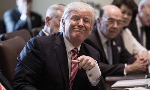  Tổng thống Mỹ Donald Trump tươi cười trong cuộc họp. Ảnh: AFP