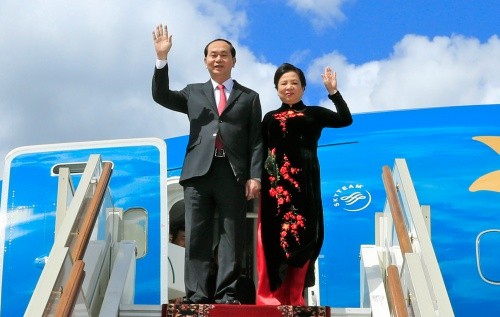 Chủ tịch nước Trần Đại Quang và Phu nhân tại sân bay Vnukovo 2. Ảnh: TTXVN
