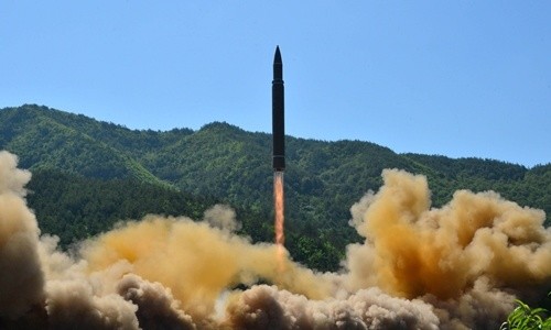 Triều Tiên tuyên bố đã phóng tên lửa đạn đạo liên lục địa. Video: 9news/KCTV
