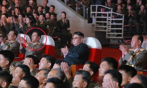  Jang Chang-ha mang quân hàm thượng tướng ngồi cạnh lãnh đạo Kim Jong-un ngày 8/7. Ảnh: Yonhap.