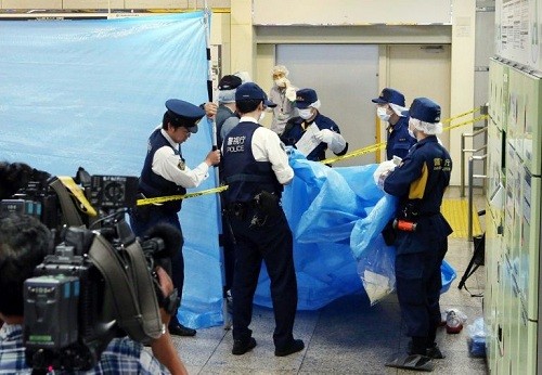  Thi thể một phụ nữ trong vali lưu giữ tại ngăn tủ ở ga Tokyo năm 2015. Ảnh: AFP.