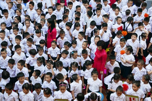 Các trường công lập ở nội thành Hà Nội luôn trong tình trạng quá tải. 