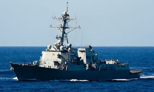 Tàu USS Dewey đã tiến hành diễn tập khi di chuyển gần đá Vành Khăn cuối tháng 5/2017. 