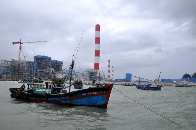 Các nhà máy nhiệt điện bên bờ biển Vĩnh Tân 