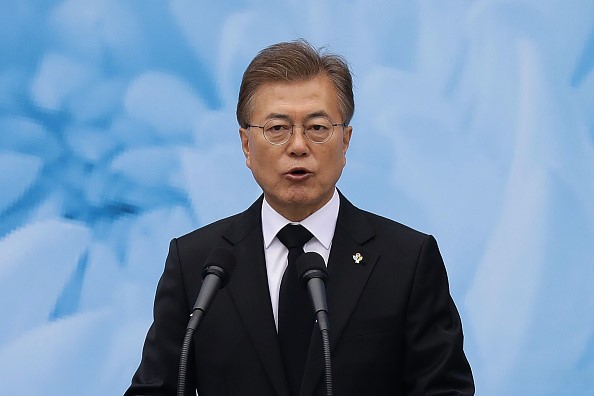 Tổng thống Hàn Quốc Moon Jae In phát biểu trong buổi lễ tưởng niệm những binh sĩ đã hy sinh trong chiến tranh Triều Tiên tại nghĩa trang Seoul, Hàn Quốc, ngày 6/6. Ảnh: Getty.