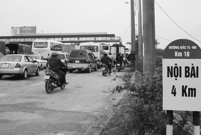 Trạm thu phí BOT trên đường Bắc Thăng Long - Nội Bài (Hà Nội) đang thu phí cho dự án đường tránh Vĩnh Yên (Vĩnh Phúc). Ảnh: Anh Trọng.