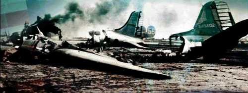 Các máy bay B-17 bị phá hủy trong cuộc tấn công. Ảnh: Euronet.