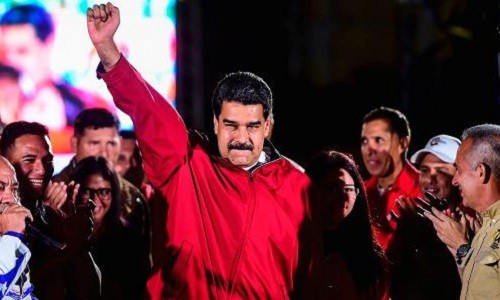 Tổng thống Venezuela Nicolas Maduro cùng những người ủng hộ. Ảnh: AFP.