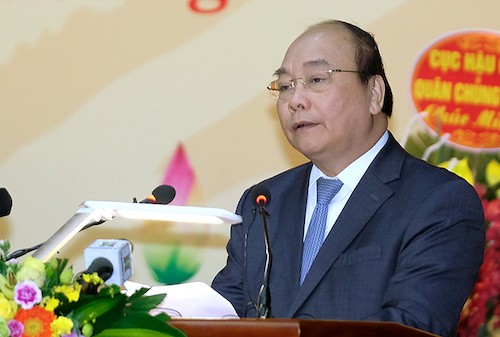  Thủ tướng Nguyễn Xuân Phúc phát biểu tại Quân chủng Phòng không - Không quân. Ảnh: VGP/Quang Hiếu