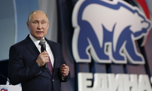 Tổng thống Nga Vladimir Putin phát biểu tại đại hội của đảng Nước Nga Thống nhất hôm 23/12. Ảnh: AP.