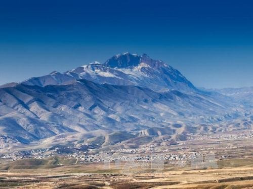 Dãy núi Zagros (Iran) nơi chiếc máy bay ATR 72 gặp nạn. Ảnh: News/TTXVN