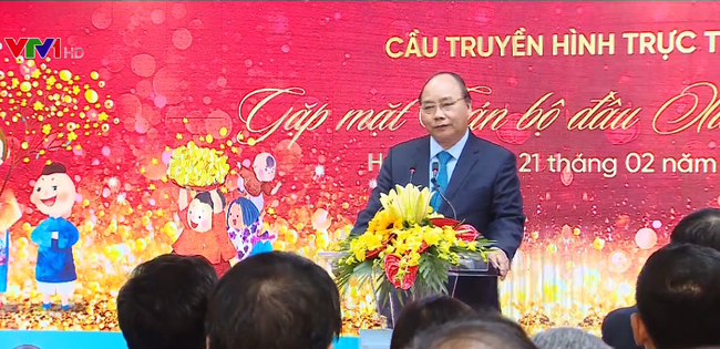 Thủ tướng Nguyễn Xuân Phúc nói chuyện với cán bộ, người lao động Vietinbank.
