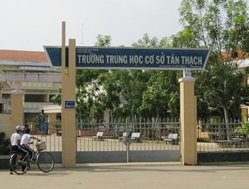Trường THCS Tân Thạch - nơi diễn ra vụ việc. Ảnh: Nguyễn Xuân Thắng.