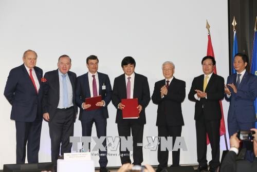 Tổng Bí thư Nguyễn Phú Trọng chứng kiến lễ trao thỏa thuận giữa hãng Hàng không Vietjet Air và Tập đoàn SAFRAN-CFN Ảnh: TTXVN
