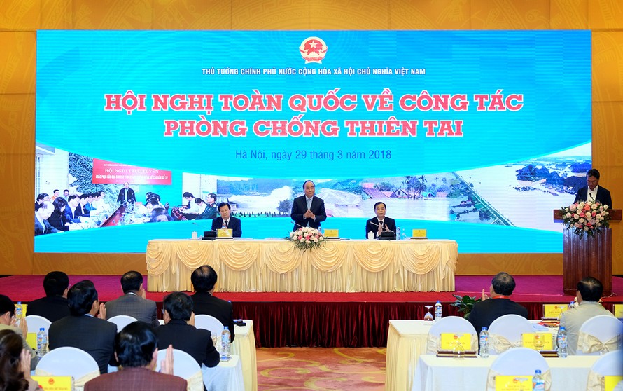  Thủ tướng Nguyễn Xuân Phúc chủ trì Hội nghị toàn quốc về công tác phòng chống thiên tai. Ảnh VGP/Quang Hiếu