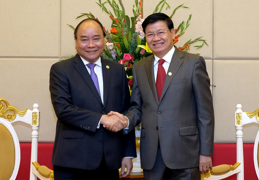 Thủ tướng Nguyễn Xuân Phúc gặp Thủ tướng Lào bên lề Hội nghị MRC