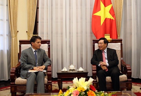 Phó Thủ tướng Phạm Bình Minh tiếp Đại sứ Hy Lạp Ioannis E. Raptakis - Ảnh: VGP/Hải Minh