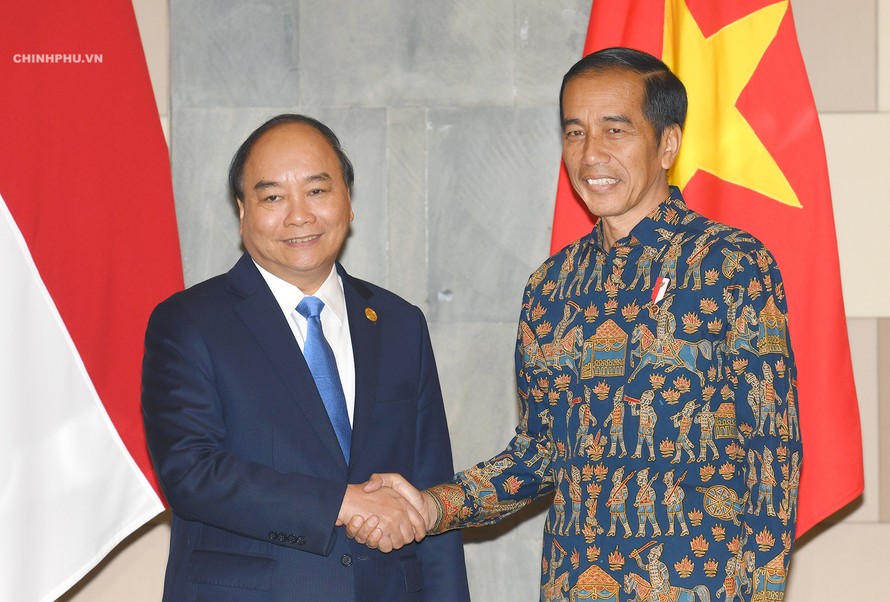 Thủ tướng Nguyễn Xuân Phúc và Tổng thống Indonesia Joko Widodo. Ảnh: VGP/Quang Hiếu