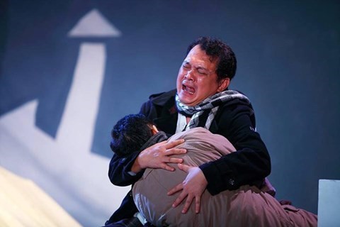 NSƯT Hữu Châu còn là một diễn viên của sân khấu kịch. 