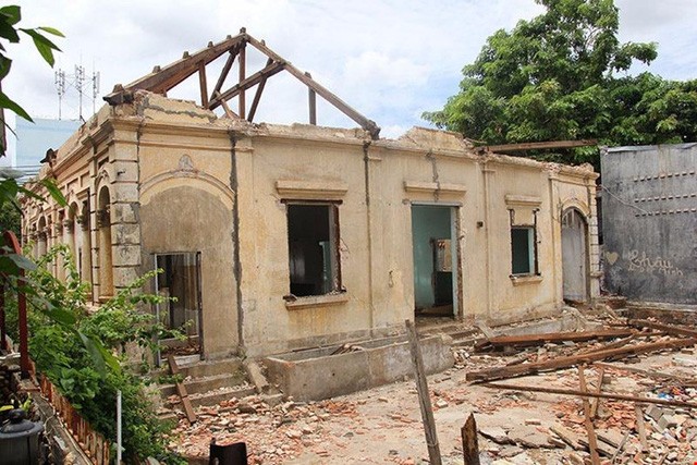 Ngôi biệt thự tại 237 Nơ Trang Long bị phá dỡ và TP yêu cầu phục dựng lại nguyên trạng