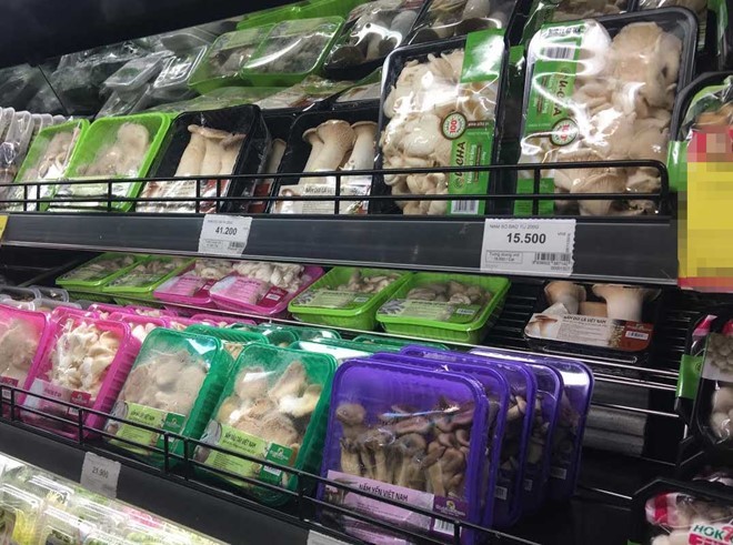 Nhiều siêu thị dừng bán nấm hương tươi để xác minh lại nguồn gốc loại nấm này. 