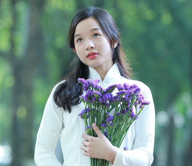 Tú Linh vừa đoạt giải cuộc thi Nét đẹp Phạm Hồng Thái Kết thúc cuộc trò chuyện.