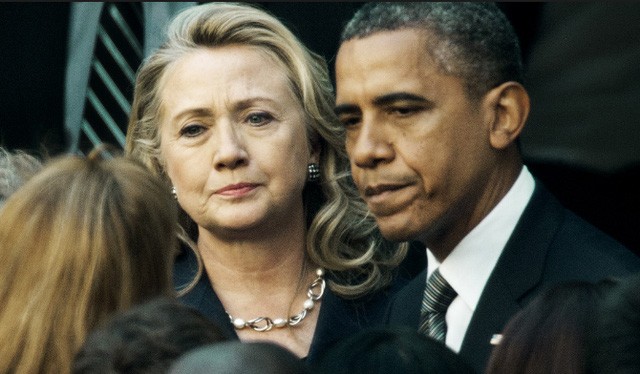 Tổng thống Mỹ Barack Obama (phải) và ứng viên tổng thống Dân chủ Hillary Clinton. (Ảnh: AFP)