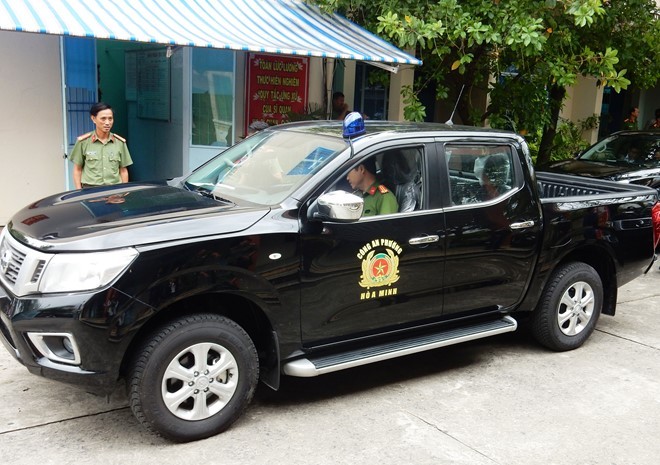 Công an TP Đà Nẵng bàn giao ôtô chuyên dùng cho công an phường trên địa bàn quận Liên Chiểu. 