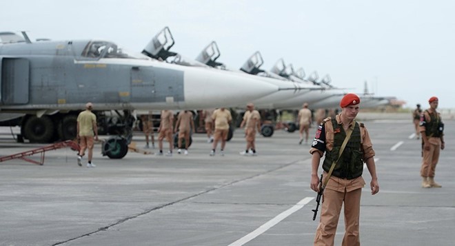Cường kích Su-24 của Nga tại căn cứ Hmeymim, Syria. Ảnh: Sputnik.