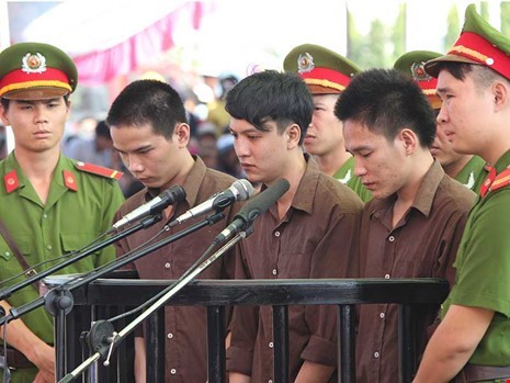 Xét xử lưu động vụ thảm sát ở Bình Phước. 
