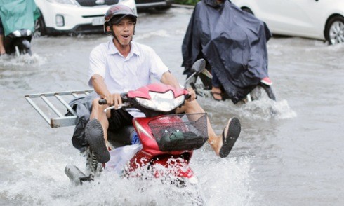 Áp thấp suy yếu, Sài Gòn sẽ mưa to
