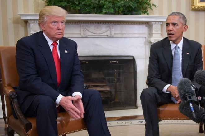Tổng thống đắc cử Donald Trump (trái) gặp Tổng thống Barack Obama ở Nhà Trắng ngày 9/11. Ảnh: AFP.