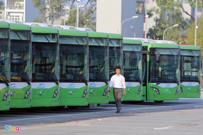 31/12 xe buýt nhanh mới chính thức vận hành trên đường.