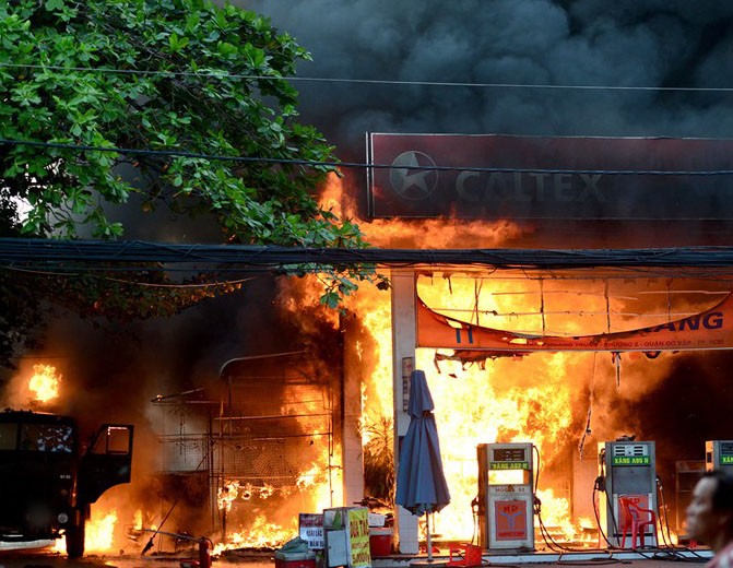 Hiện trường vụ cháy cây xăng ở Sài Gòn