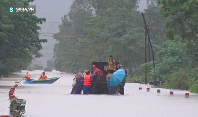 24 người chết, thiệt hại gần 800 tỷ do mưa lũ miền Trung